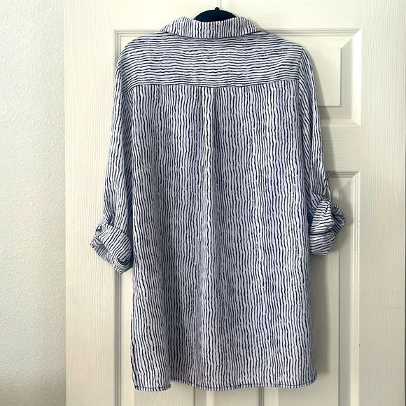 Grey & Gray 🌸 Med long sleeve stripe Black and White shirt - Picture 4 of 10